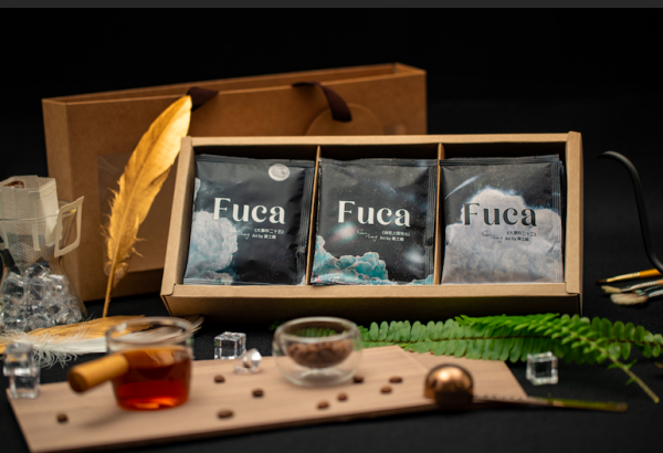 《Fuca 限量系列濾掛咖啡 》 Fuca × 黃士綸        《星空系列》聯名咖啡禮盒 （15/18入） 濾掛咖啡, 聯名咖啡禮盒, Fuca 咖啡, 黃士綸, 星空系列, 藝術咖啡禮盒, 花香咖啡, 中焙咖啡, 柑橘咖啡, 精品咖啡禮盒, 限量咖啡, 收藏咖啡禮物, 咖啡藝術聯名