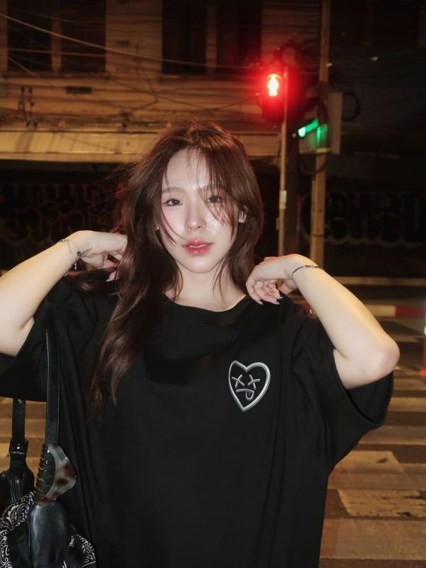 團購4/30結單｜June品牌IYKYK NOIR.MIDNIGHT ÉCLAT T-SHIRT ｜泰韓米果 