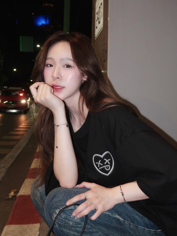 團購4/30結單｜June品牌IYKYK NOIR.MIDNIGHT ÉCLAT T-SHIRT ｜泰韓米果 