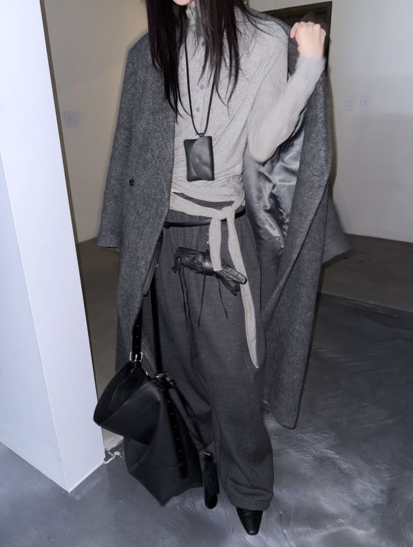 立領開扣彈性上衣 •羅紋上衣
	•修身長袖
	•貼身上衣
	•坑條上衣
	•極簡風上衣
	•暗黑系穿搭
	•韓系極簡
	•層次穿搭
	•綁帶上衣
	•百搭打底上衣
	•秋冬上衣
	•顯瘦上衣
	•基本款上衣
	•長袖T恤女