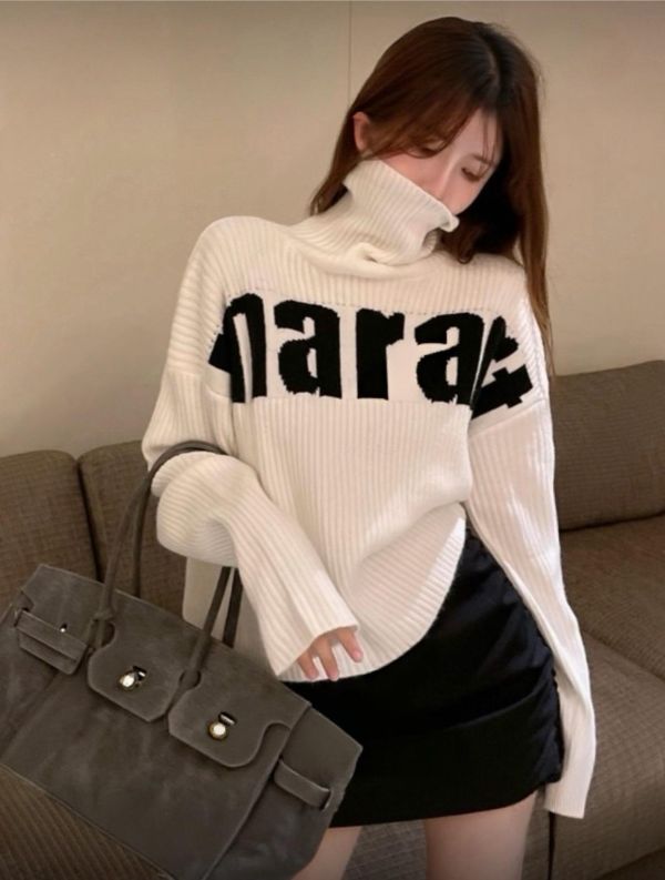 高領短版英文字母針織上衣 