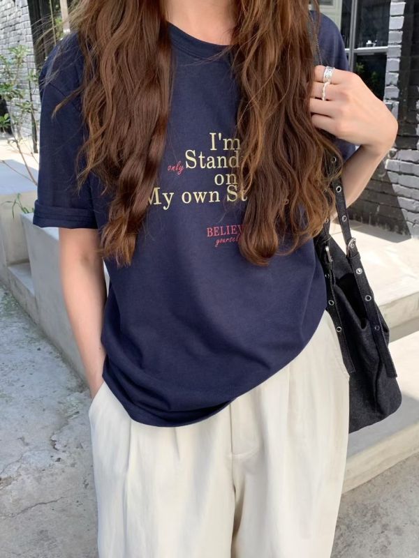 -本期新品-字母絨感T 