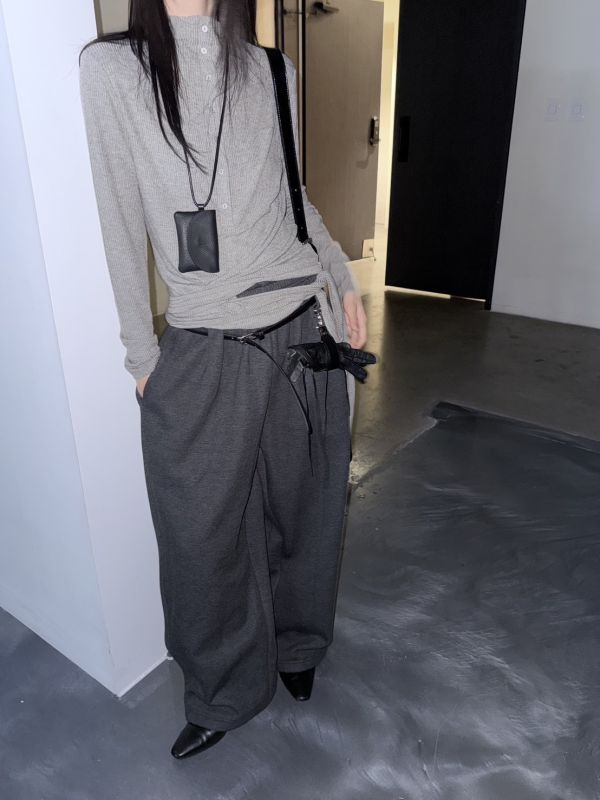 立領開扣彈性上衣 •羅紋上衣
	•修身長袖
	•貼身上衣
	•坑條上衣
	•極簡風上衣
	•暗黑系穿搭
	•韓系極簡
	•層次穿搭
	•綁帶上衣
	•百搭打底上衣
	•秋冬上衣
	•顯瘦上衣
	•基本款上衣
	•長袖T恤女