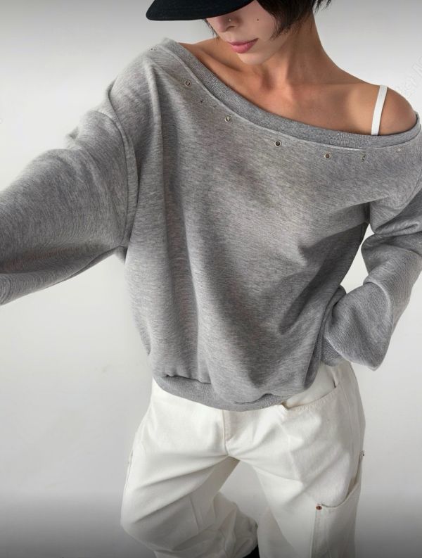 微辣露肩內絨上衣 韓系甜辣微露肩上衣
一字領慵懶風長袖上衣
甜辣小姊姊穿搭上衣
不對稱露肩寬鬆上衣
韓系顯鎖骨上衣
韓妹約會微辣上衣