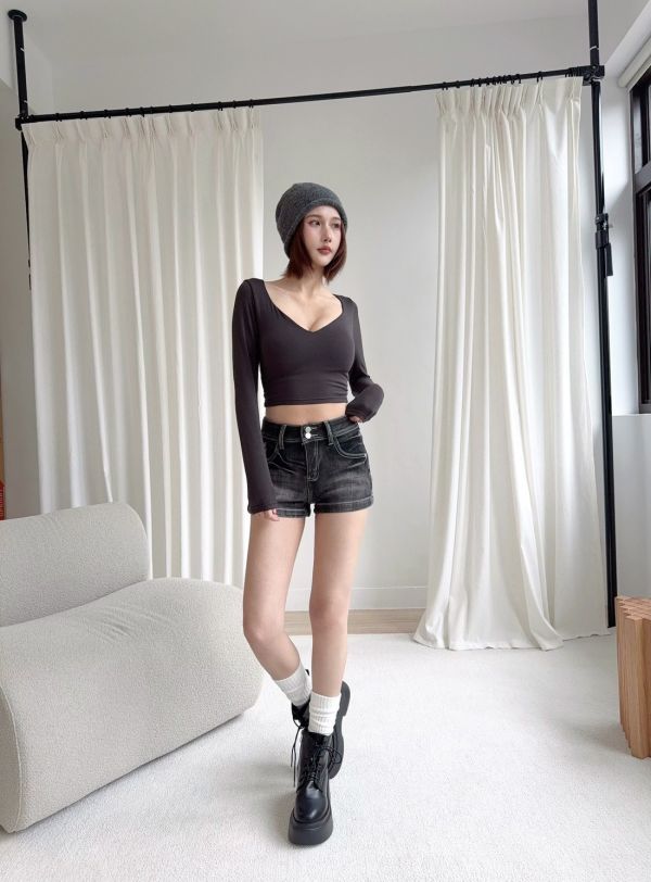 -秋冬必備-V領磨毛發熱衣（有胸墊） 冬天怎麼能少了辣妹,既保暖又帶點性感！