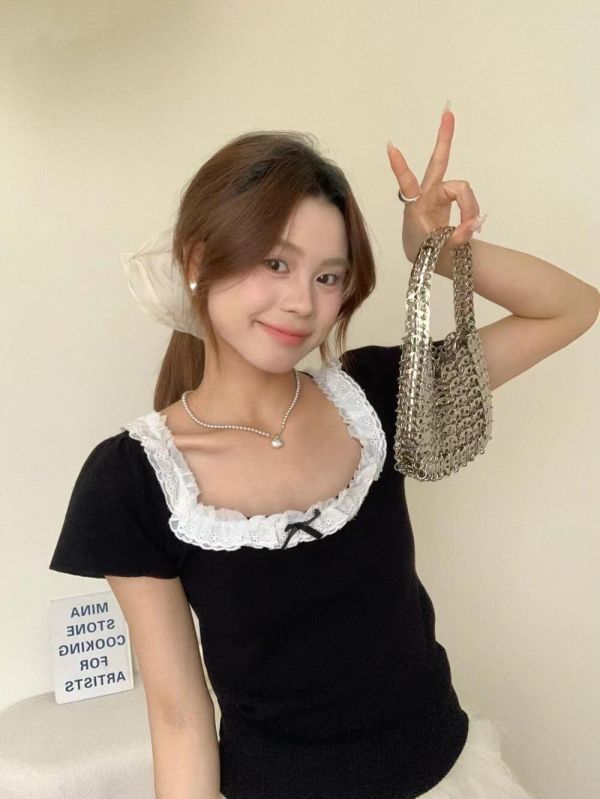 蕾絲蝴蝶結針織上衣 