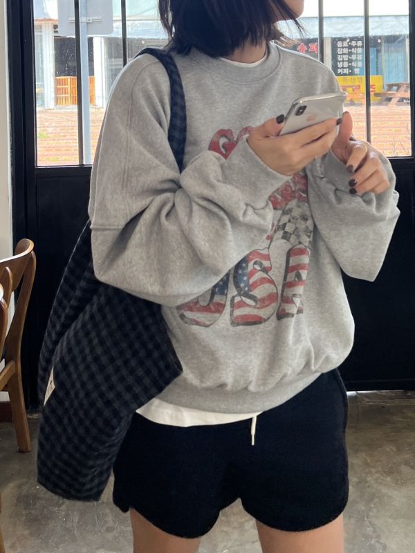 -寬鬆版型-美式復古大學T 美式印花衛衣
百搭衛衣
中性風衛衣
個性字母上衣
休閒寬鬆上衣
軟糯衛衣
秋冬衛衣
氣質慵懶風上衣
學院風衛衣
休閒運動風上衣