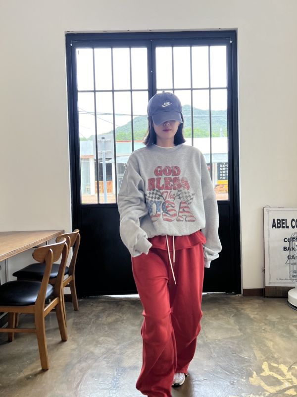 -寬鬆版型-美式復古大學T 美式印花衛衣
百搭衛衣
中性風衛衣
個性字母上衣
休閒寬鬆上衣
軟糯衛衣
秋冬衛衣
氣質慵懶風上衣
學院風衛衣
休閒運動風上衣