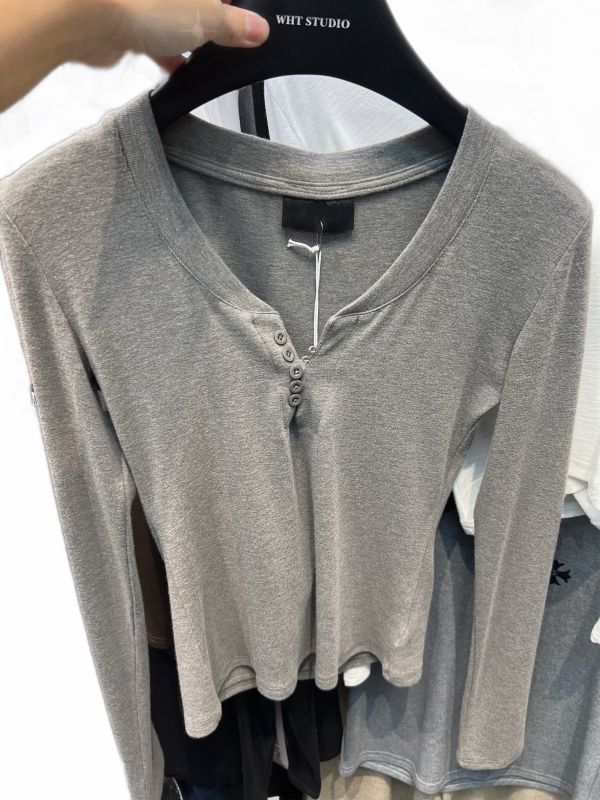 V領彈力開扣上衣 •	排扣開衩上衣
	•	韓系微辣上衣
	•	修身針織上衣
	•	彈性長袖上衣
	•	顯瘦針織衫
	•	韓系日常穿搭
	•	秋冬百搭上衣
	•	性感微V上衣
	•	合身長袖衫