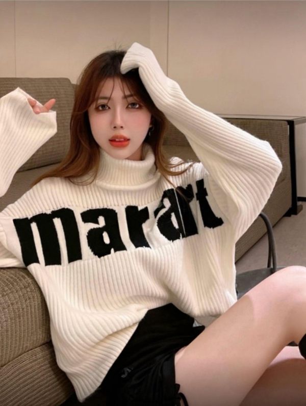高領短版英文字母針織上衣 