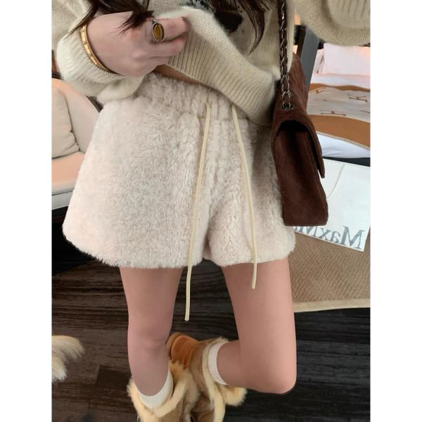 羊羔毛感短褲 