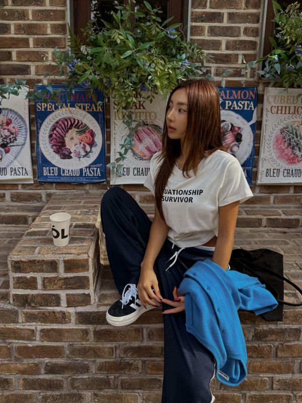 BRA TOP彈性字母TEE｜內附胸墊・親膚彈力・懶人穿搭必備 