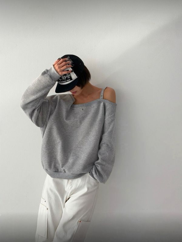 微辣露肩內絨上衣 韓系甜辣微露肩上衣
一字領慵懶風長袖上衣
甜辣小姊姊穿搭上衣
不對稱露肩寬鬆上衣
韓系顯鎖骨上衣
韓妹約會微辣上衣