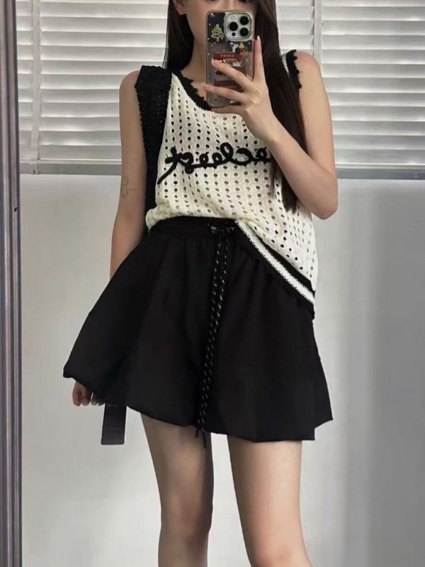 麂皮泡泡裙 咖啡色,黑色短裙
麂皮短裙
麂皮感