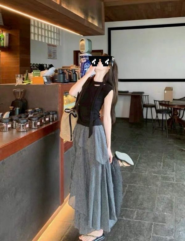 -限量款-飛飛袖飄帶上衣＋格紋不規則荷葉裙套裝 