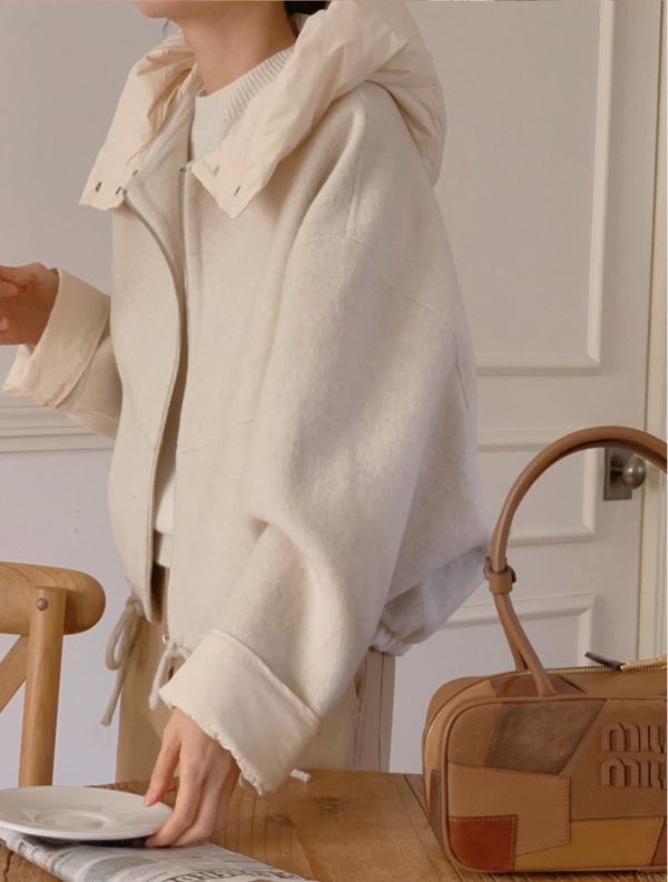 -秋冬必備-拼色連帽外套 撞色連帽外套
寬鬆短版外套
韓系休閒外套
冬季保暖外套
抽繩下擺外套
立體大帽外套
蓬鬆感外套
韓系百搭外套
厚磅羊羔感外套
舒適保暖上衣
雙色設計外套
寬袖設計外套
日常穿搭外套
小臉連帽外套
冬季街頭上衣
氣質休閒風外套
外出必備外套
厚實短版外套