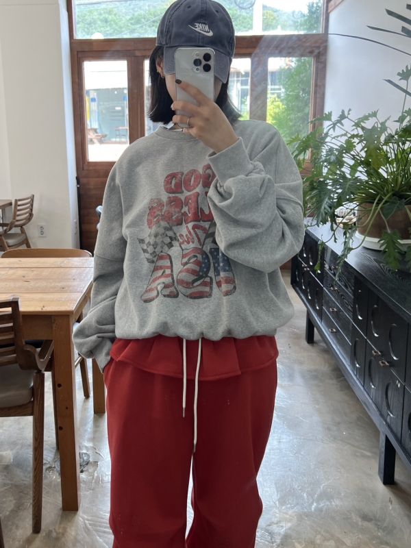 -寬鬆版型-美式復古大學T 美式印花衛衣
百搭衛衣
中性風衛衣
個性字母上衣
休閒寬鬆上衣
軟糯衛衣
秋冬衛衣
氣質慵懶風上衣
學院風衛衣
休閒運動風上衣