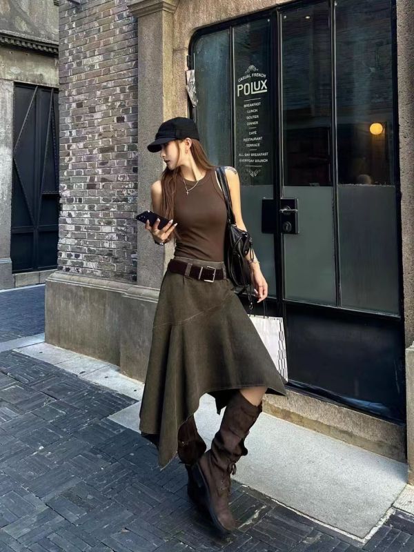 斜擺洗水絨皮帶中裙 