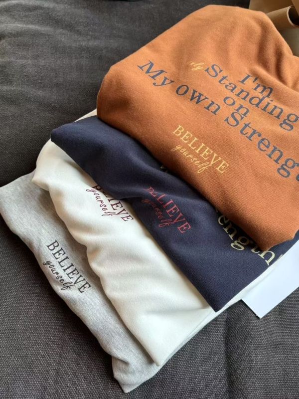 -本期新品-字母絨感T 