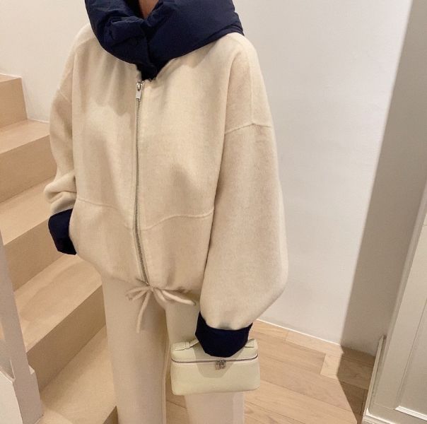 -秋冬必備-拼色連帽外套 撞色連帽外套
寬鬆短版外套
韓系休閒外套
冬季保暖外套
抽繩下擺外套
立體大帽外套
蓬鬆感外套
韓系百搭外套
厚磅羊羔感外套
舒適保暖上衣
雙色設計外套
寬袖設計外套
日常穿搭外套
小臉連帽外套
冬季街頭上衣
氣質休閒風外套
外出必備外套
厚實短版外套