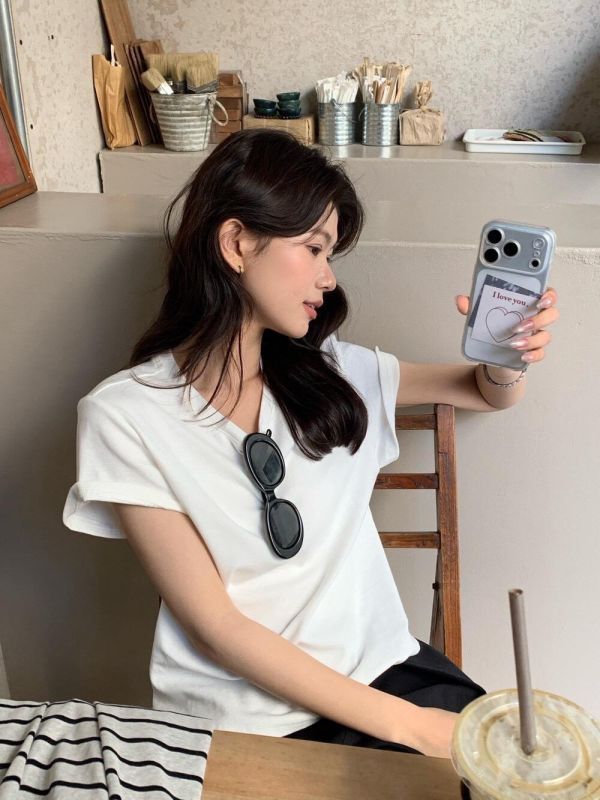 簡約純色百搭T｜日常必備萬用款 