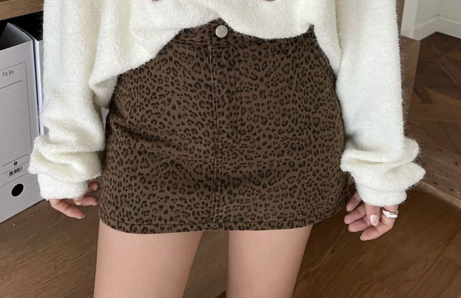 豹紋顯腿長短褲裙 顯瘦短裙、秋冬短裙、時髦短裙、約會穿搭、甜辣穿搭、必備百搭裙、修飾比例短裙、復古豹紋裙
高腰A字裙、韓系迷你裙、女生短裙、時尚豹紋裙、腿長穿搭