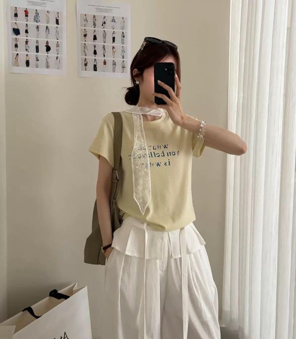字母圓領Tee＋蕾絲巾兩件組｜甜酷百搭・純慾感穿搭 