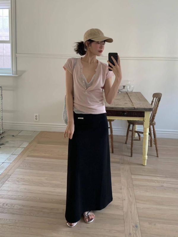 韓系V領開扣Tee｜修身・顯瘦百搭・氣質日常款 