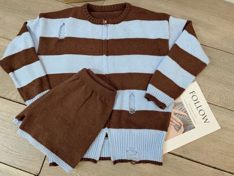 線條拉鍊短褲套裝 •	條紋針織套裝
	•	針織兩件套
	•	韓系休閒套裝
	•	針織拉鍊外套
	•	針織短褲套裝
	•	秋冬套裝推薦
	•	寬鬆休閒外套
	•	韓系日常穿搭
	•	居家外出套裝
	•	甜辣休閒風套裝
	•	咖啡藍條紋針織
	•	懶人套裝韓系