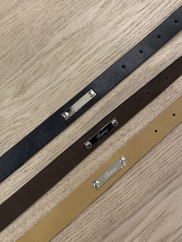質感銀釦牛皮細皮帶 牛皮細皮帶
MIU MIU