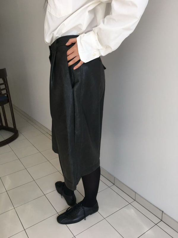 率性皮革五分褲 皮褲