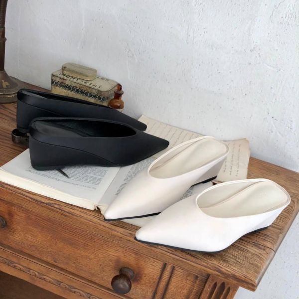 Silent Edge 極簡尖頭低跟鞋 尖頭低跟鞋