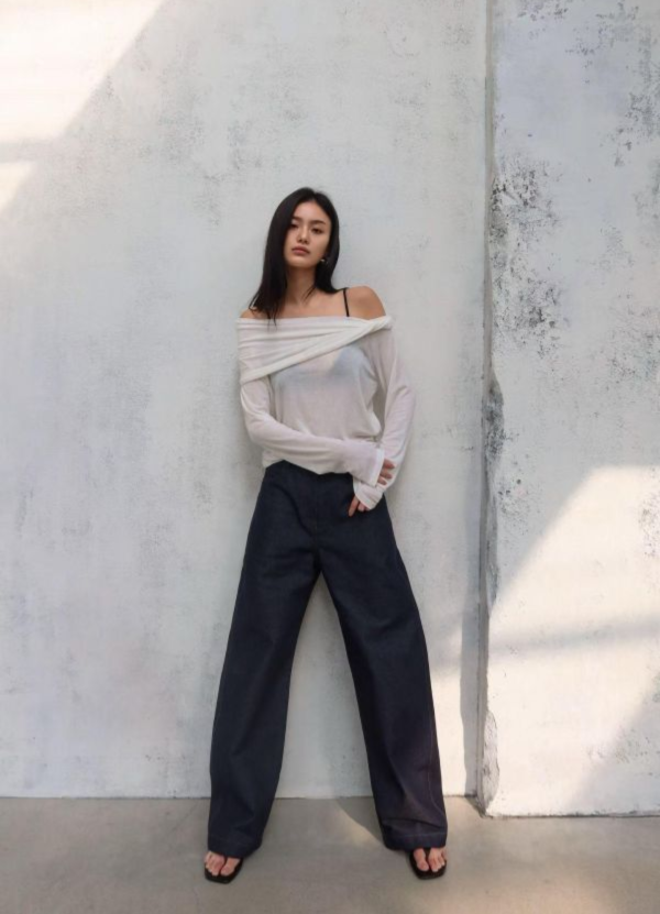 弧形剪裁牛仔褲 繭形牛仔褲