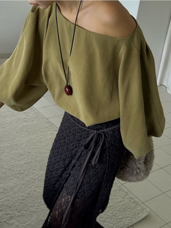 Olive Veil 斜肩澎袖上衣 斜肩澎袖上衣