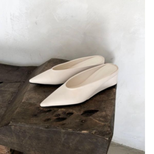 Silent Edge 極簡尖頭低跟鞋 尖頭低跟鞋