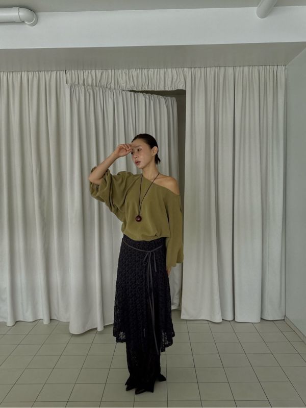 Olive Veil 斜肩澎袖上衣 斜肩澎袖上衣