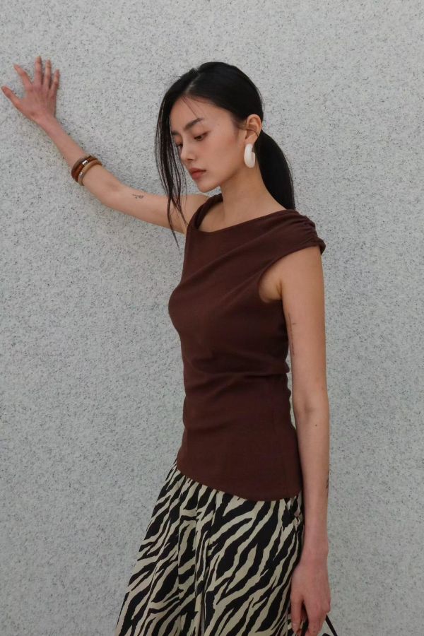 斜肩扭結Tee 斜肩Tee
