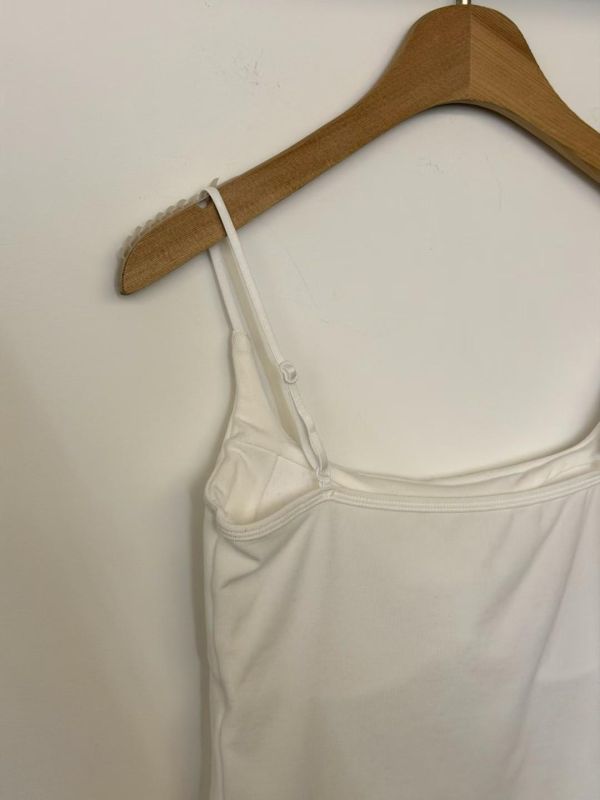 微弧領細肩帶BRA TOP BRA TOP