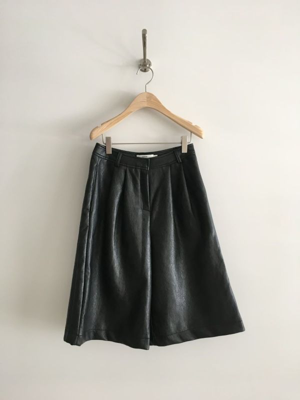 率性皮革五分褲 皮褲