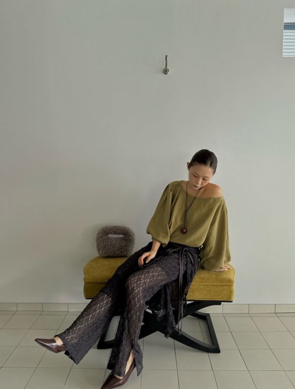 Olive Veil 斜肩澎袖上衣 斜肩澎袖上衣