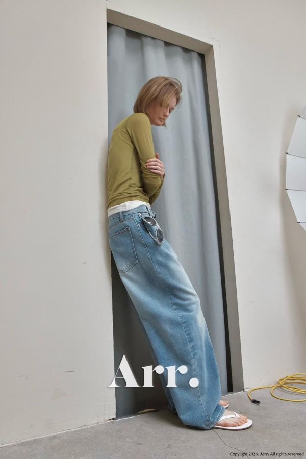 反褶腰頭修身牛仔褲 牛仔褲