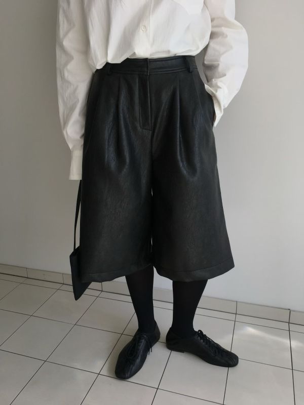 率性皮革五分褲 皮褲