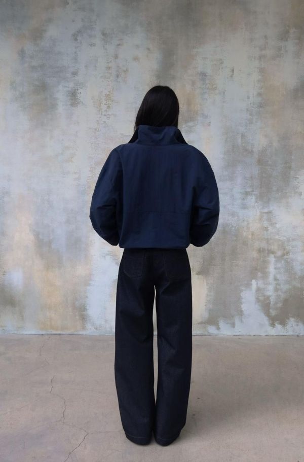 弧形剪裁牛仔褲 繭形牛仔褲