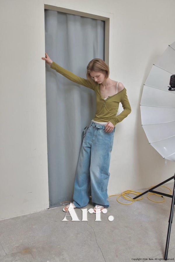 反褶腰頭修身牛仔褲 牛仔褲