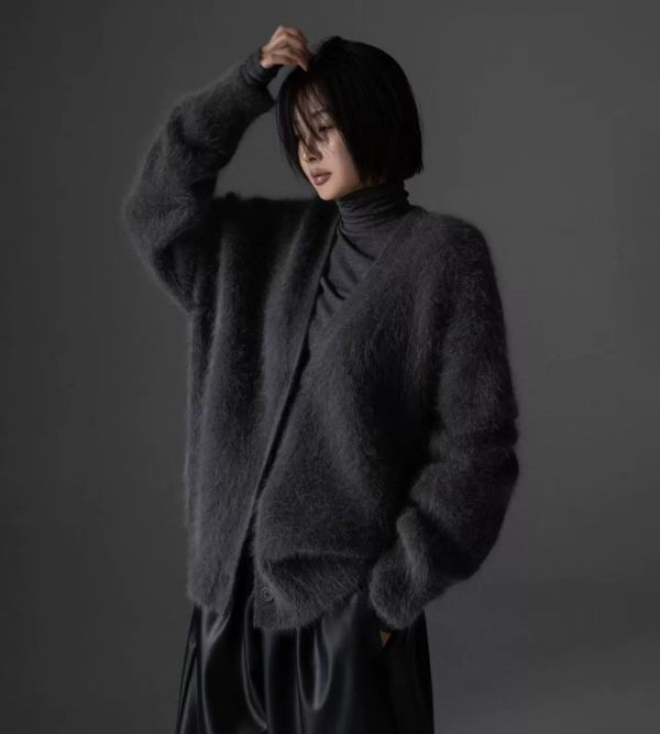 絨光V領安哥拉兔毛針織衫 兔毛針織衫