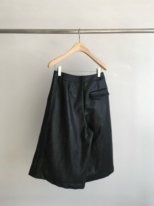 率性皮革五分褲 皮褲