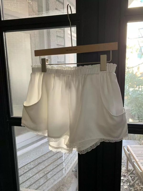 質感緞面蕾絲短褲 緞面蕾絲短褲