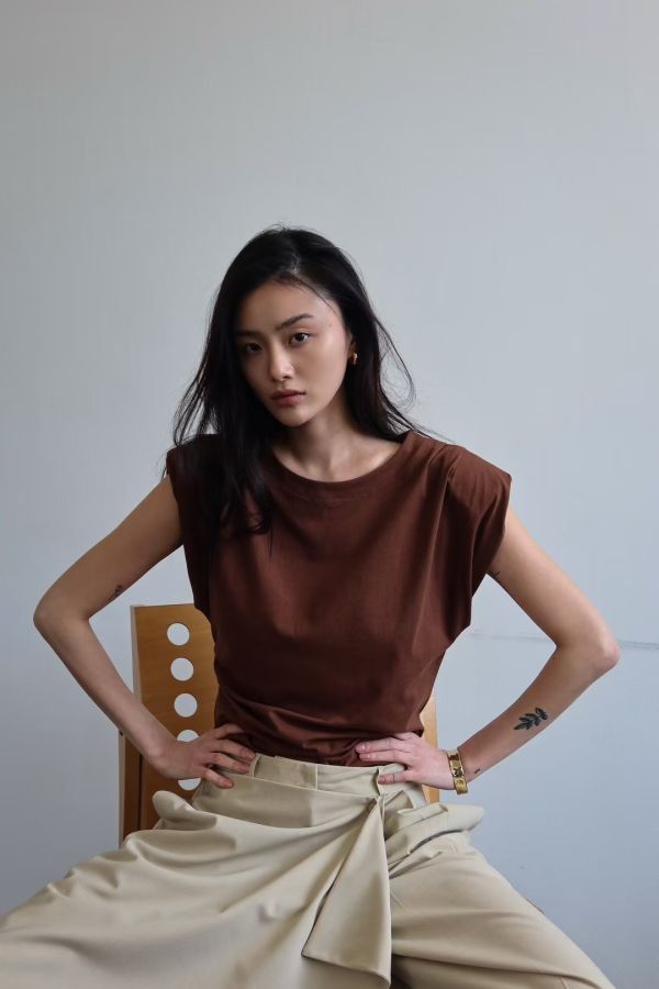 微墊肩無袖T-shirt T-shirt