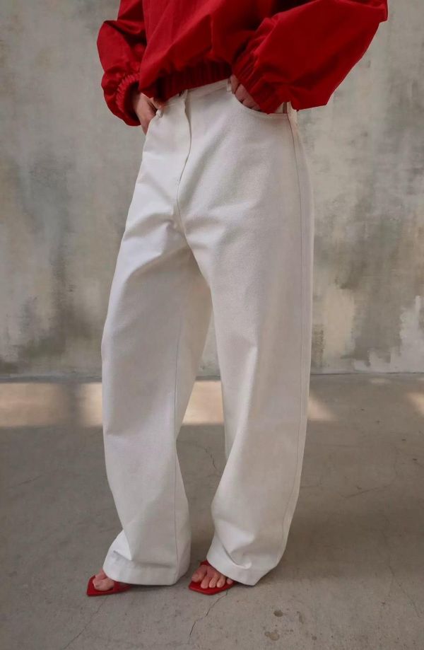 弧形剪裁牛仔褲 繭形牛仔褲