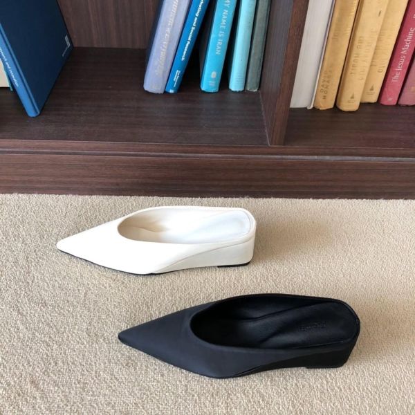 Silent Edge 極簡尖頭低跟鞋 尖頭低跟鞋